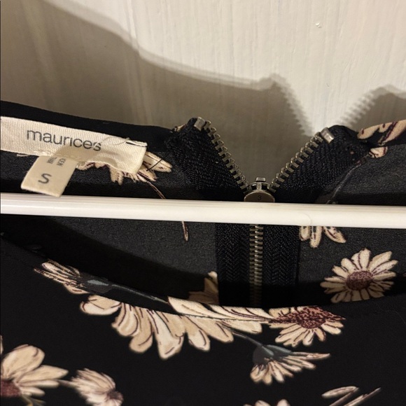 Lot of Maurice’s work wear tops all M except black top is small - Picture 10 of 10